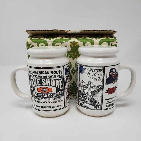 VINTAGE HOLT HOWARD IRON HORSE SALT & PEPPER SHAKERS RAILROAD THEME TRAINS - Picture 1 of 13